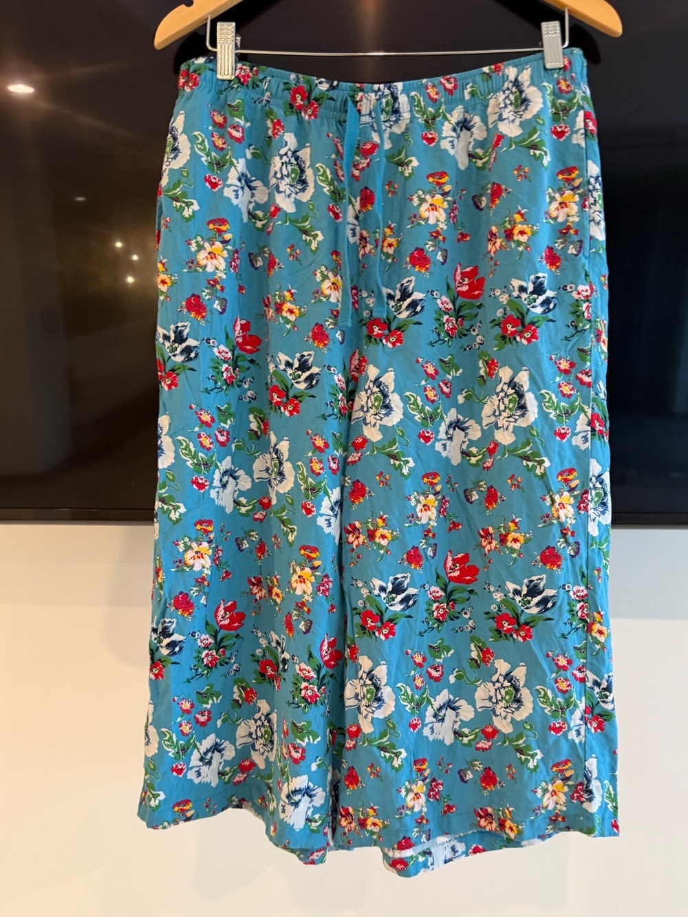 Uniqlo Blue Floral Crop Pants - Lightweight size L